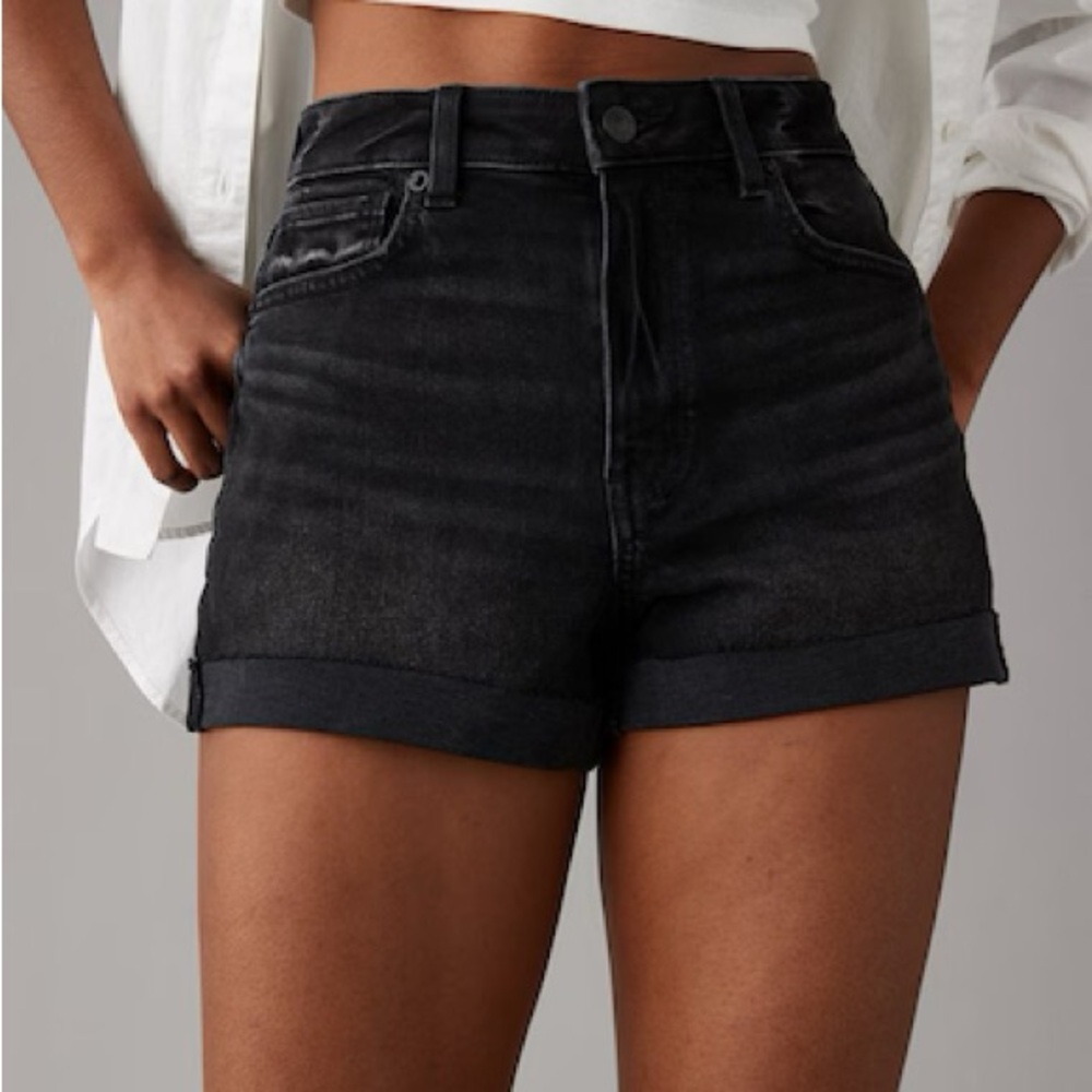American Eagle black mom short